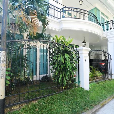 Ge Jacmart Homestay Макасар Экстерьер фото