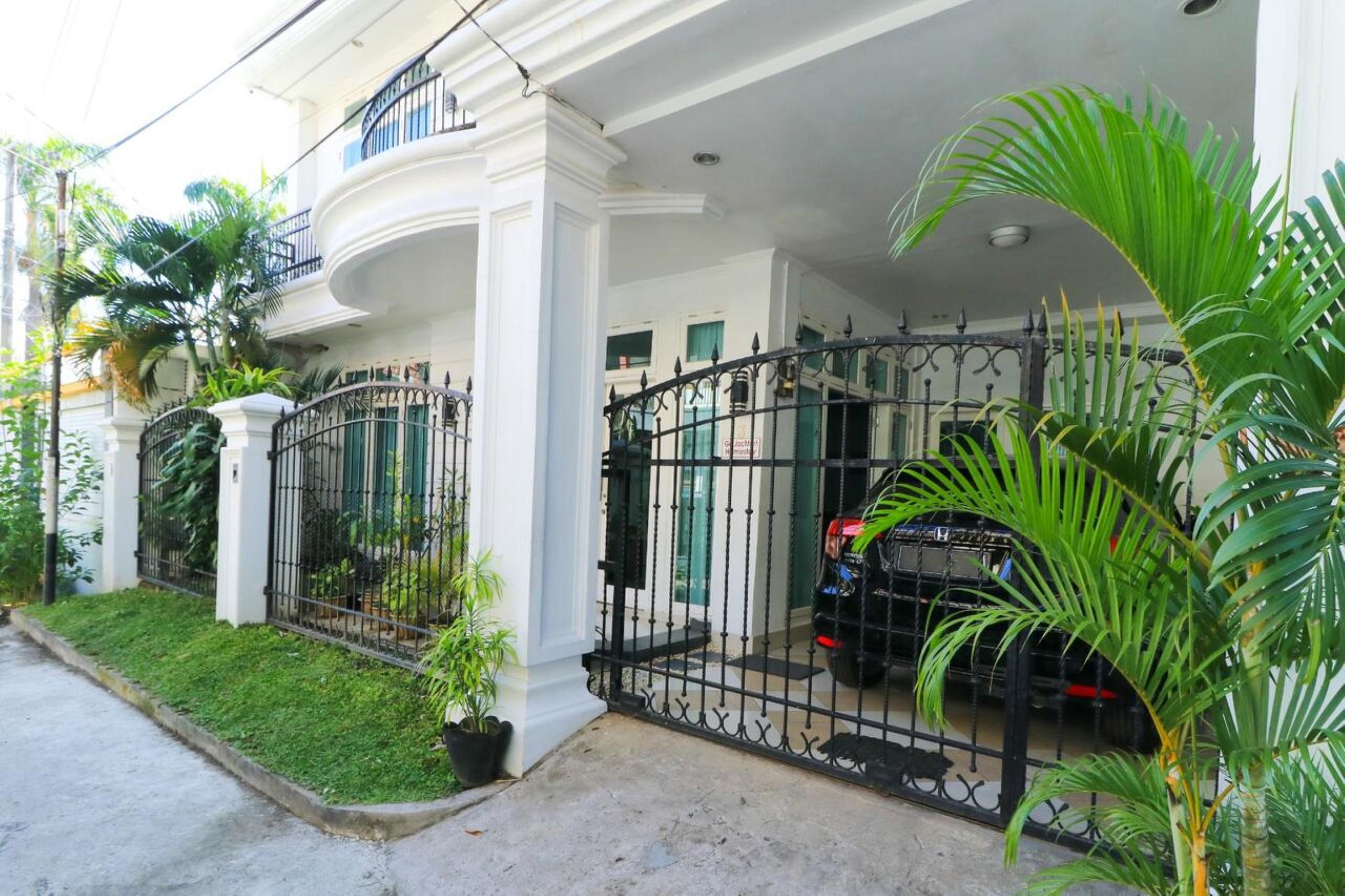 Ge Jacmart Homestay Макасар Экстерьер фото